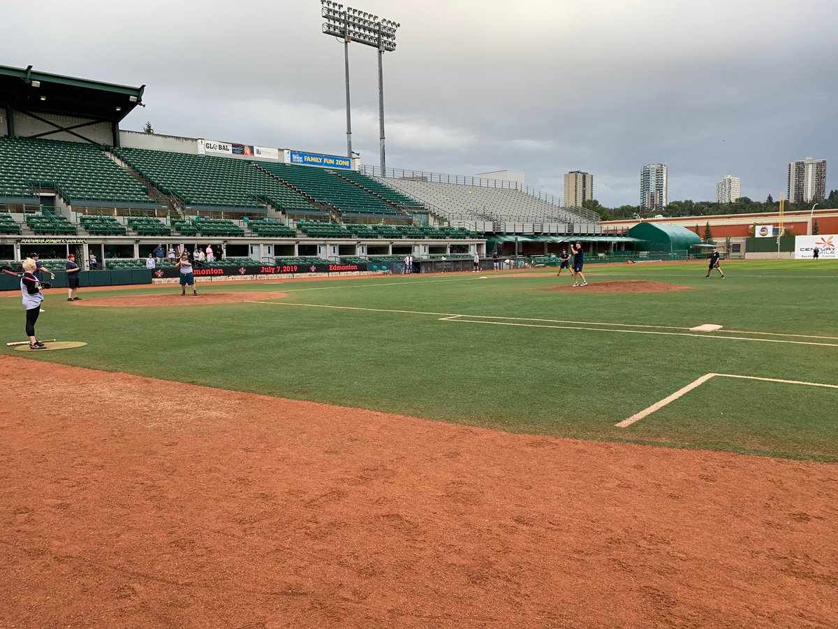 sjlhamilton's tweet photo. I got to throw out the first pitch at the @yegtalks 24 Hour Slow-pitch Game for Mental Health at #RemaxField (stop by to cheer on a team!) Thanks for having me, and congrats to all the volunteers on a great event. #Yeg https://t.co/FAqiyOfohM