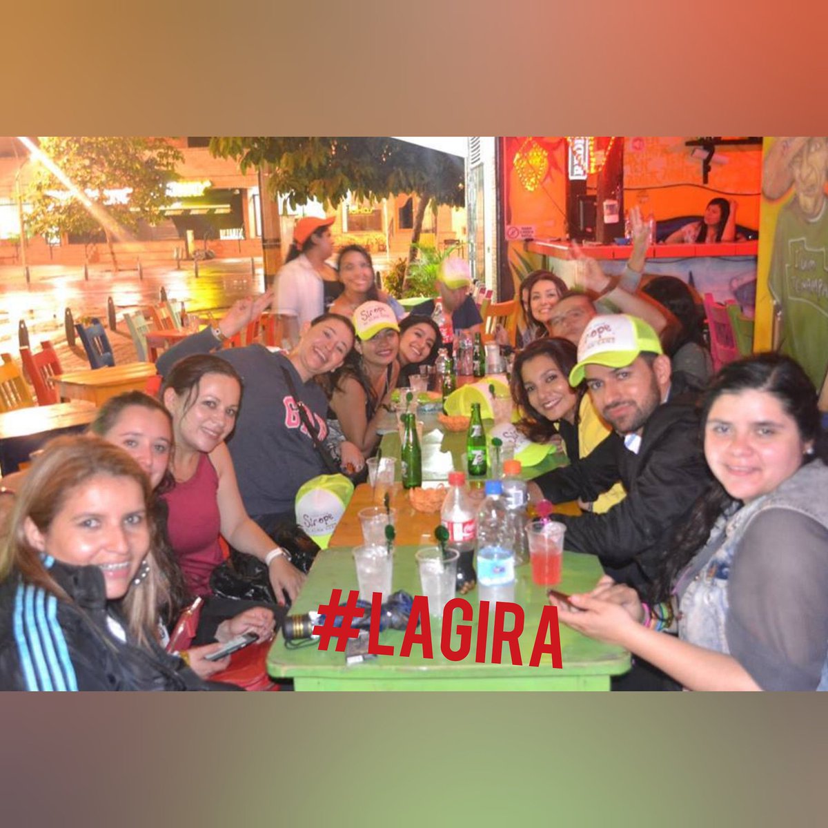 CataAlmaSax's tweet photo. Y también por el post concierto. Son noches muy divertidas #Medellin  #lagiraColombia #Colombia @AlejandroSanz @UMusicColombia @asanzcolombia @OcesaColombia #FCSC2 https://t.co/EUby3g24ic