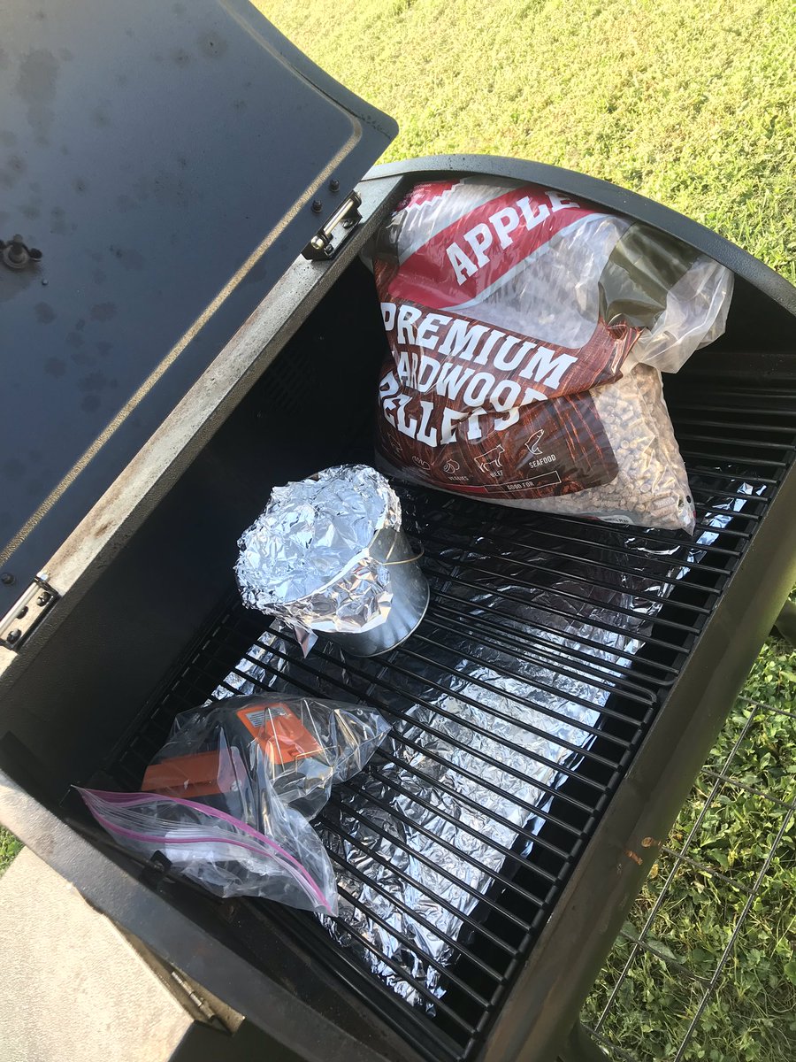 KybbqSpice's tweet photo. Prepped for tomorrow’s session! Maybe Santa is bored and will bring me a #brisket to smoke. #bbq #pelletgrill #pelletsmoker @camp_chef https://t.co/qkbrlaqviJ