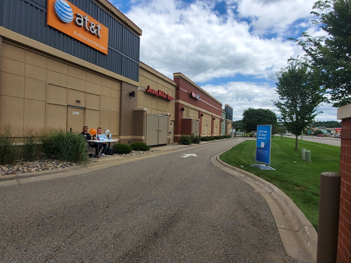 Sharing the good word with heros today while getting their AM cup of Joe. Active military personnel, Veterans, and First Responders. 25% Off qualified Unlimited Plans with AT&amp;T.#WeAppreciateYou #FirstResponders #Veterens #USMilitary #PrimeATTHudson <a href="/DrewKellerPrime/">Drew Keller</a> <a href="/JoeReichow/">Joe Reichow</a>