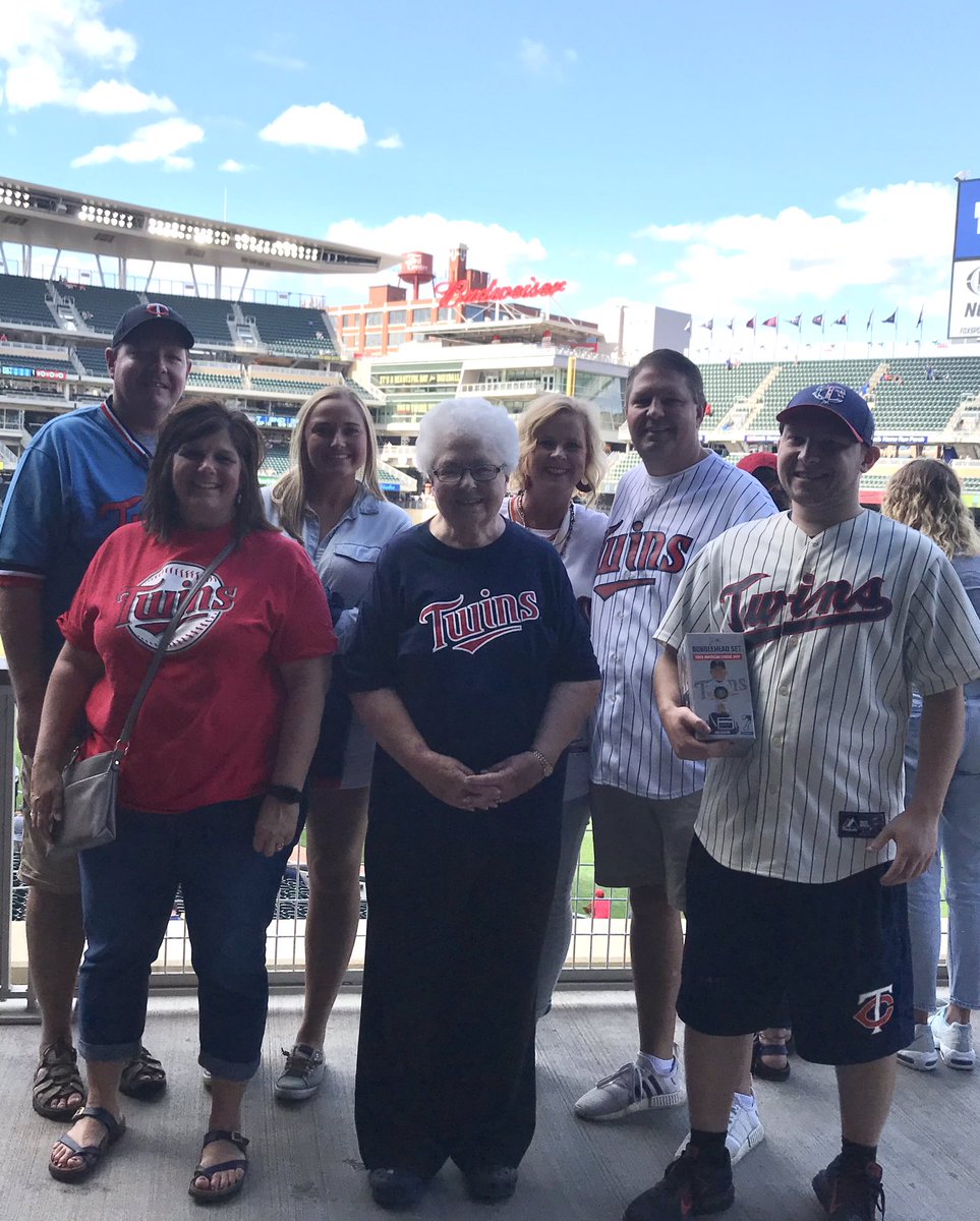 satrepost's tweet photo. @TwinsPics https://t.co/VxgpSHvE2q
