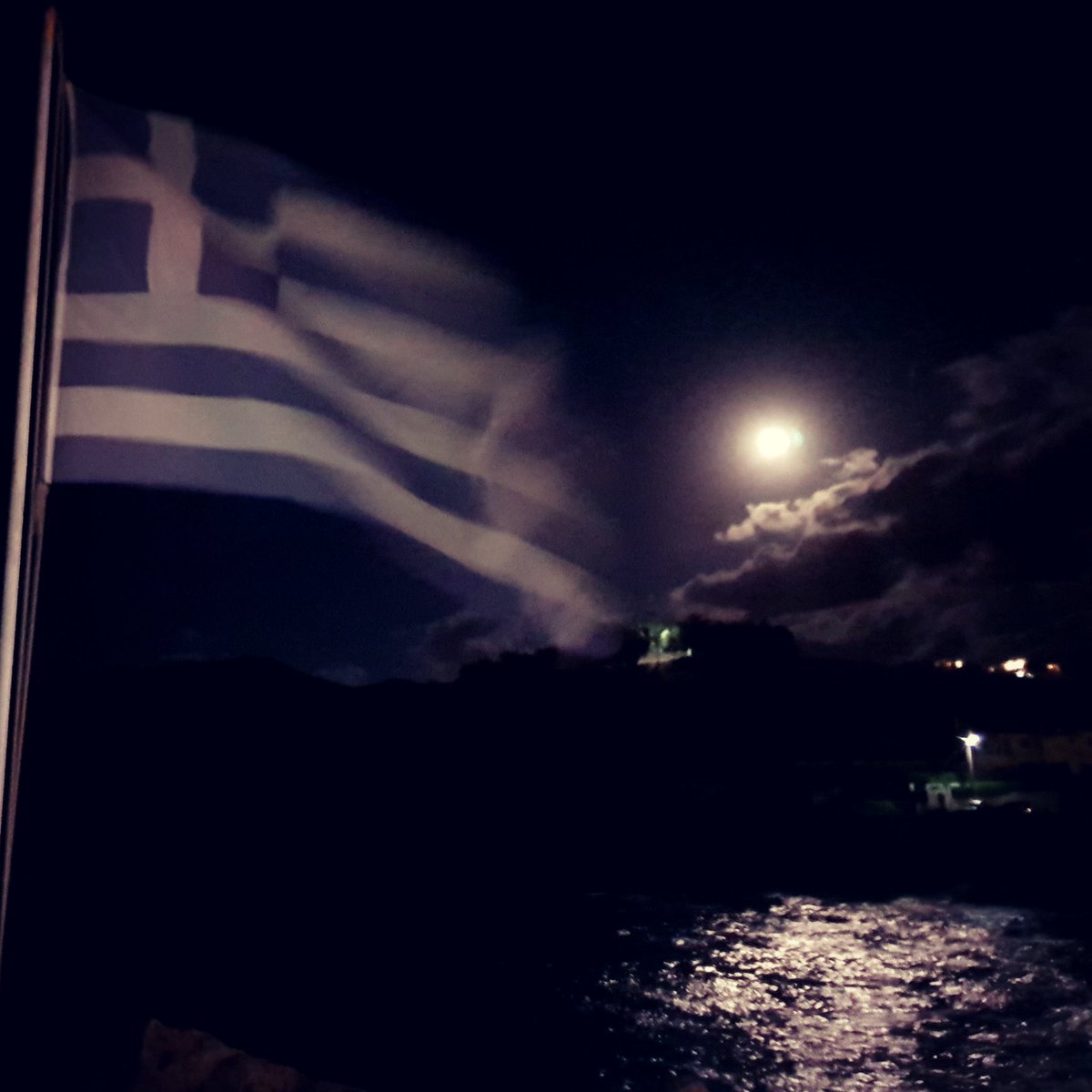 Pro_Greece's tweet photo. #griechischeflagge #mondlicht #hafen #panormo #griechenlandbeinacht #griechenlandliebe https://t.co/po7r2AsCNT