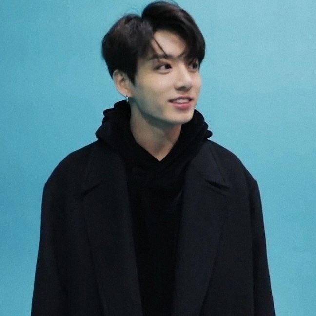 vnhkys's tweet photo. You are marrying the last saved picture in your camera roll, who is it? https://t.co/tWpLSNJAYL