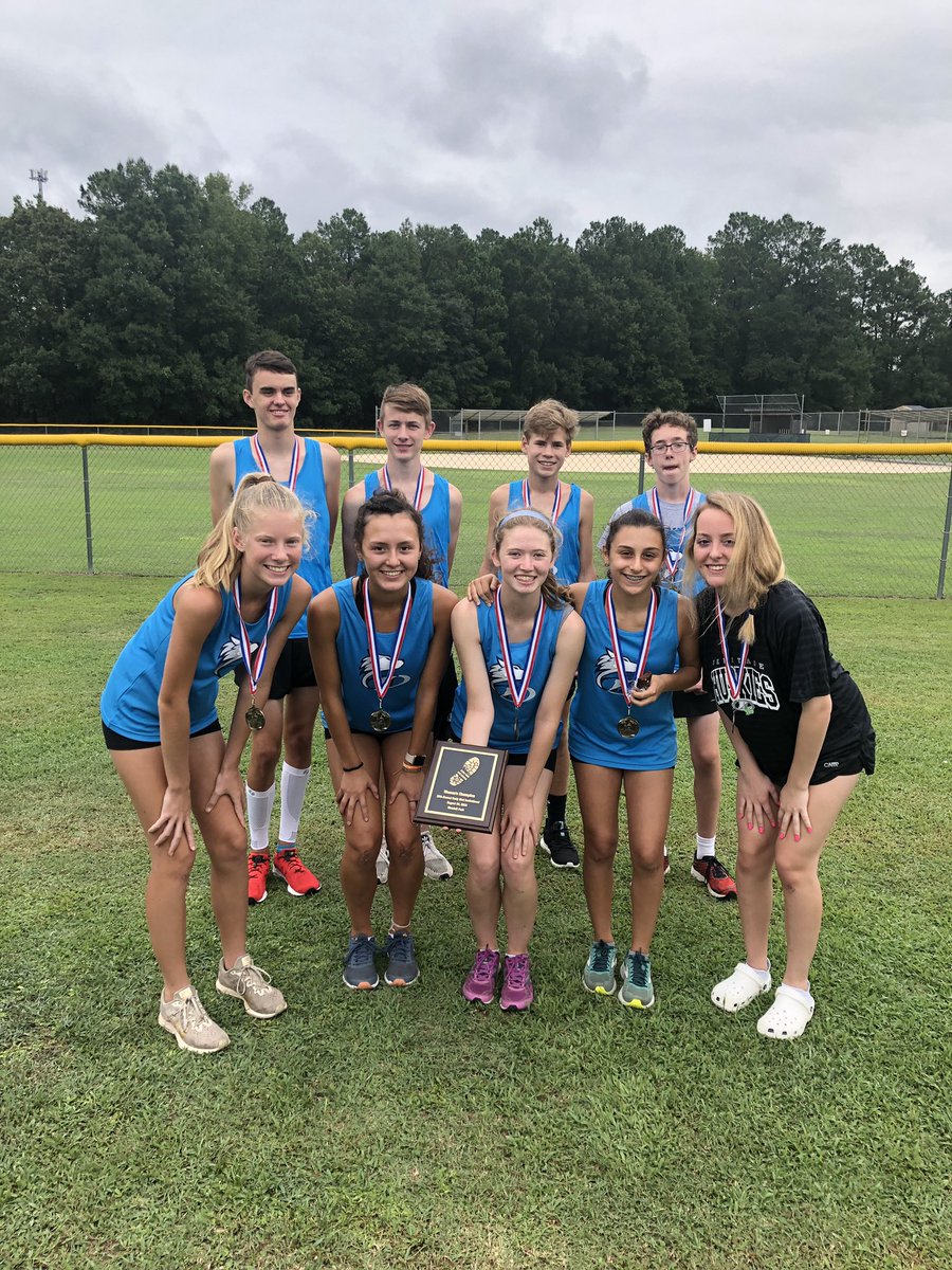 hhscarpentry's tweet photo. @HHS__XC Early Bird Invite ✅ 
Boys Champ. - 2nd
Girls Champ. - 1st
Boys Open - 1st
Girls Open - 1st
Boys Champion - Max Geckler
Girls Open 1st- Gabby Santomartino
9 🏅 
Great start to XC 2019
@Husky_Athletics @HH_Hooligans @Husky_Sports @HHS_Huskies https://t.co/ZQMGjb703Q