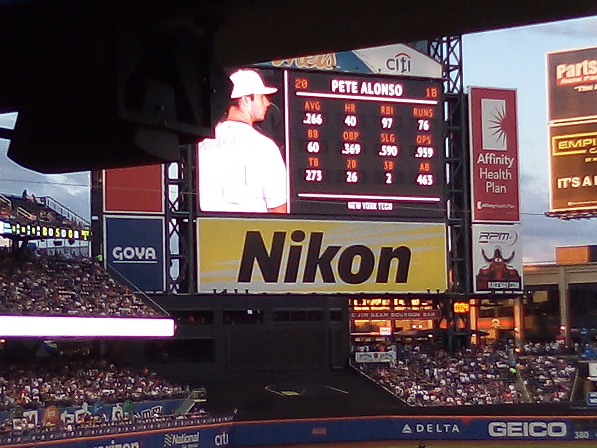 MetsmanatShea's tweet photo. The Polar Bear goes boom!!#LGM #PlayerWeekend https://t.co/BzBzJEUSih