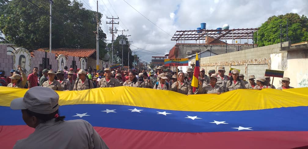 BellorinPDVSA's tweet photo. La clase trabajadora de la #DivisiónJunín dijo presente en la caminata antiimperialista en #Pariaguán con nuestras consignas y la convicción indestructible de un Pueblo soberano #NoMasTrump 

@BoscanEvenin https://t.co/TkXXm4QdlZ