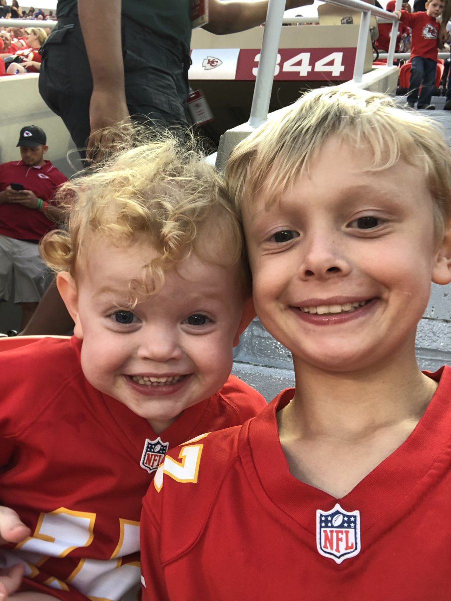 slinger1014's tweet photo. @Chiefs #ChiefsKingdom https://t.co/JsRFI0ZugH