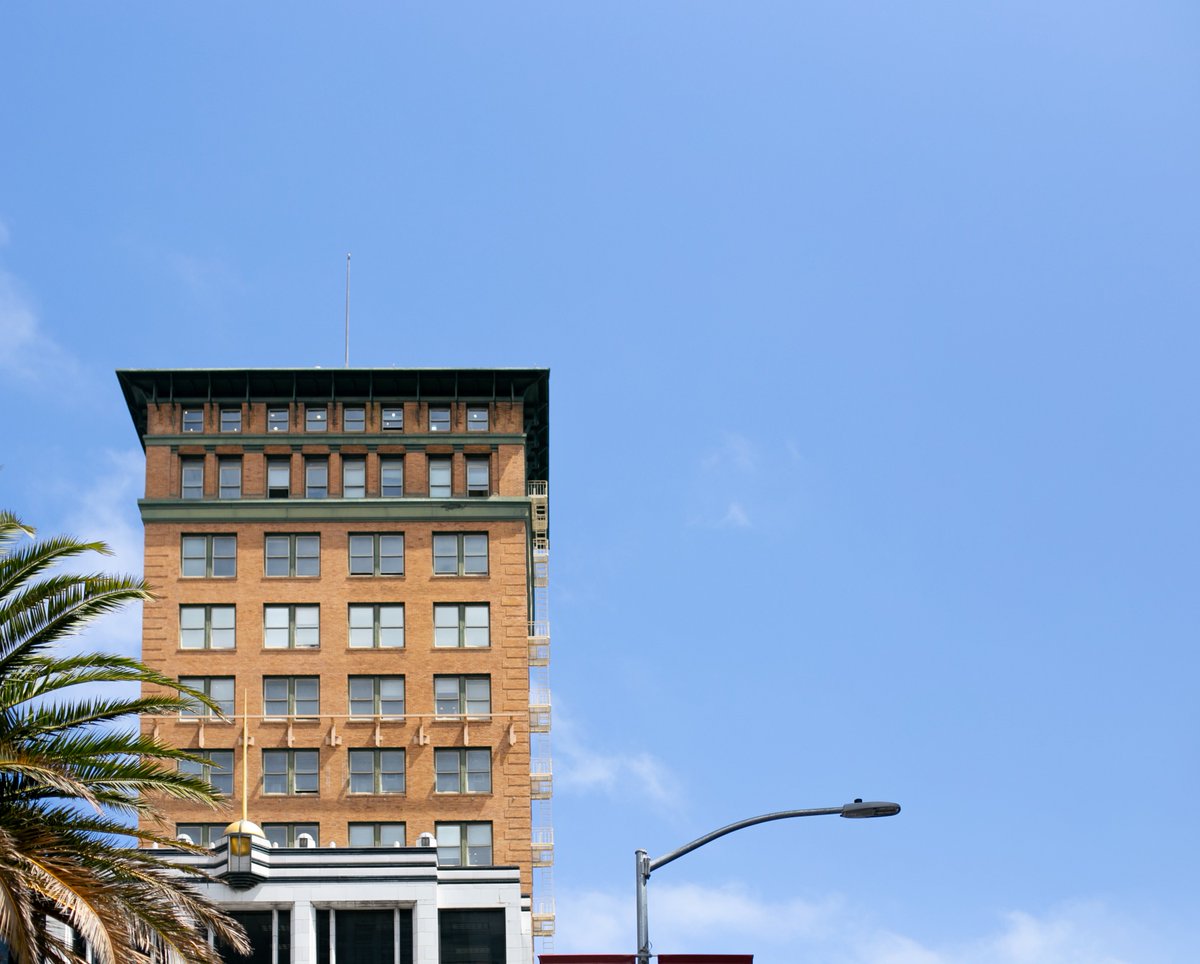 ivanzhouyq's tweet photo. Wish this city can be more friendly to pedestrians. Want to walk out more often everyday.
#StreetPhoto #SanFrancisco #BayArea #ViewAngle #ITAP #Summer #CityLife https://t.co/DCOThmDY4l