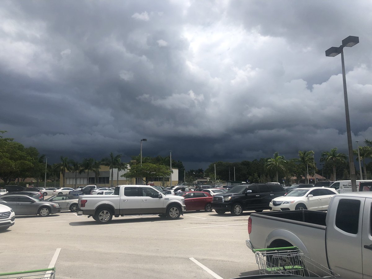 gregory_ratner's tweet photo. Wellington Florida 3:00pm https://t.co/MSDbFJJgbS