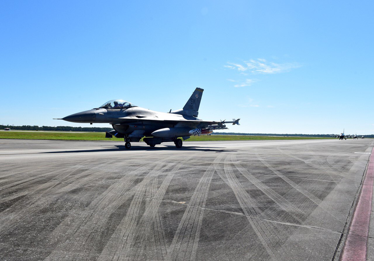 在沖米空軍嘉手納基地 正解 C F 16 いかがでしたか サウスカロライナ州ショー空軍基地第77戦闘中隊に所属する F 16戦闘機です 嘉手納基地 Kappyクイズ 米空軍 F16 戦闘機 T Co Tur15kwuv9 Twitter