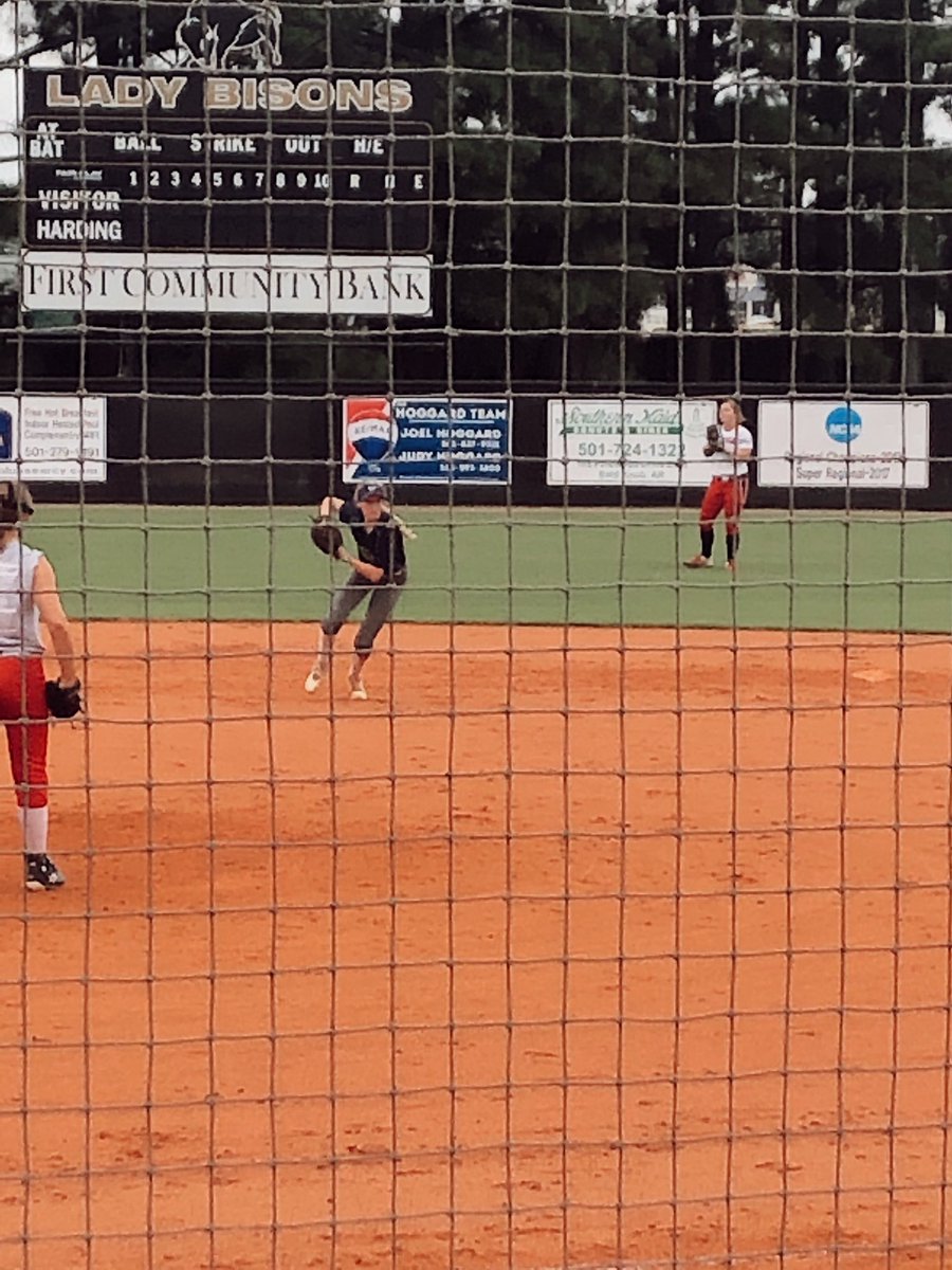 kendalldroesch's tweet photo. Thanks @Harding_SB for a great camp!! Had lots of fun and will definitely be back! #hardingsoftball #searcy https://t.co/vI2wL1Fd0l