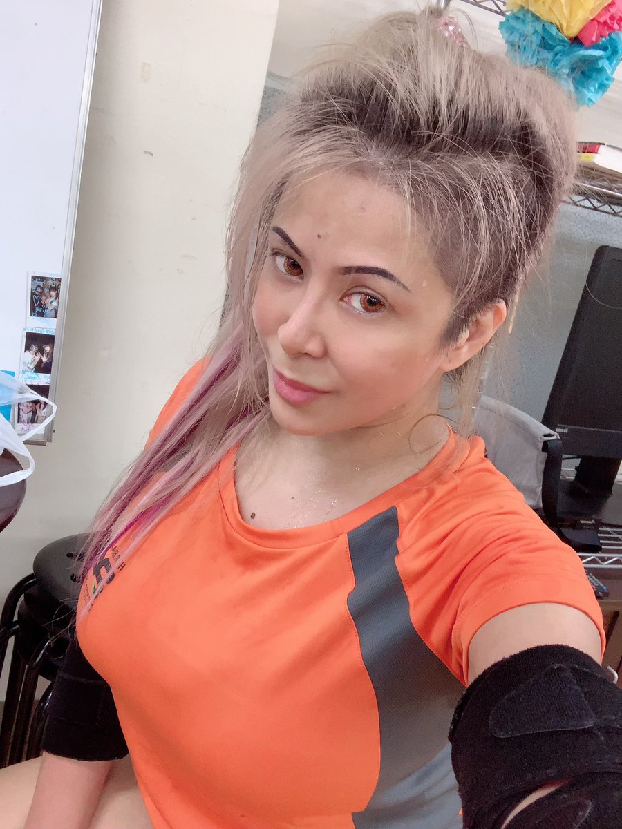 queen_chesca39's tweet photo. When ur trying to be cute but u look and feel like Frankenstein inside.. 😂
Powered by: #Herbalife
#Wrestling #Training #Lucha #FightingClub #Kachofugetsu #Dojo #HigashiJujo https://t.co/KjYVXd91hl