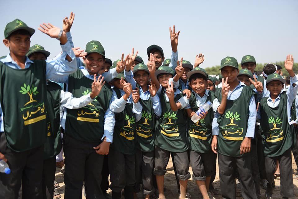 Yesterday, with the help of 1,500 students, we planted 15,000 trees in Lodhran! #CleanGreenPakistan