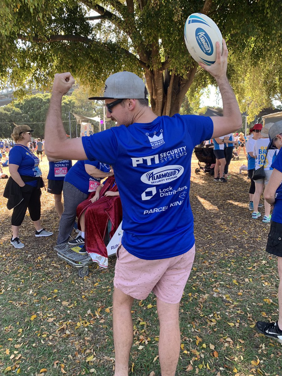 Alarmquip's tweet photo. We’re stoked to join our mates at @_storageking along with @PTI_Australasia, Lock Distribitors and Parcel King to conquer the 2019 @bridge2brisbane! 
🏃‍♂️Thanks Storage King we had a great time and everyone looked amazing! 👕 🥇 

#storageking #team #teamevent #b2b #brisbane https://t.co/Mt18dx2ie4
