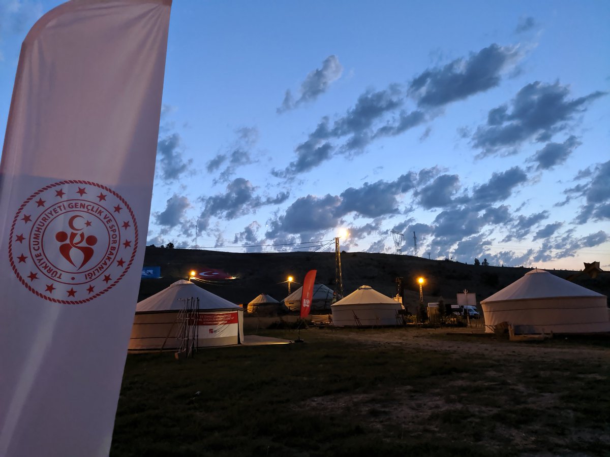 Malazgirt Ruhuyla Gençler Sabah Namazı'nda Buluştu

Gençlik Hizmetleri Genel Müdür Yardımcımız Tuncay ULUSAN'ın katılımı ile Ahlat Malazgirt Etkinlik alanında günün en karanlık anında gençlerimiz ile buluşarak sabah namazını eda ettik.

#GençlerSabahNamazındaBuluşuyor