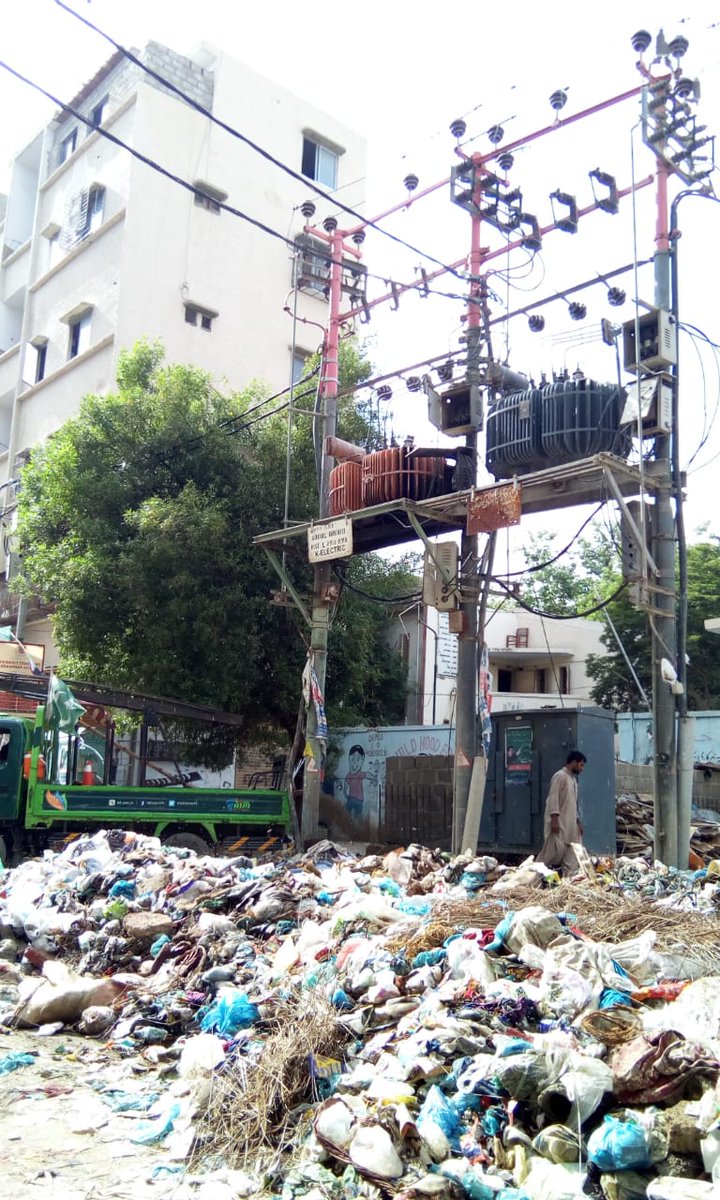 KElectricPk's tweet image. Look at this garbage. It's a social, environmental and health hazard which also disrupts KE's maintenance and restoration efforts. Collective efforts are needed to combat this menace. #TogetherForPakistan #SafetyHazard #LetsCleanKHI