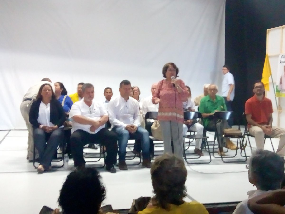 LuciaColHum's tweet photo. Ayer en el lanzamiento de la lista Convergencia Humana. Somos @ColombiaHumana_  y no descansaremos hasta ver una sociedad diferente.
@ColombiaHuman16 https://t.co/YmENMnNjY7