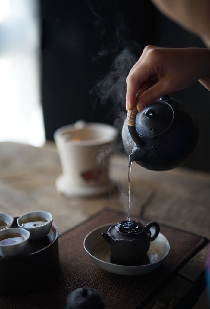 morimatea's tweet photo. You'd better stay indoors on a wild day like this.
.
.
.
#stove #teapot #teatray #teacup #cuppa #chaxi #claypottery #claypot #lifestyle #lovetea #teabrewing #whitemud #morning #teaday #instea #teaceremony #teaculture #happiness #elegant #mind #yunnan #morimatea https://t.co/YmyLpOmBju