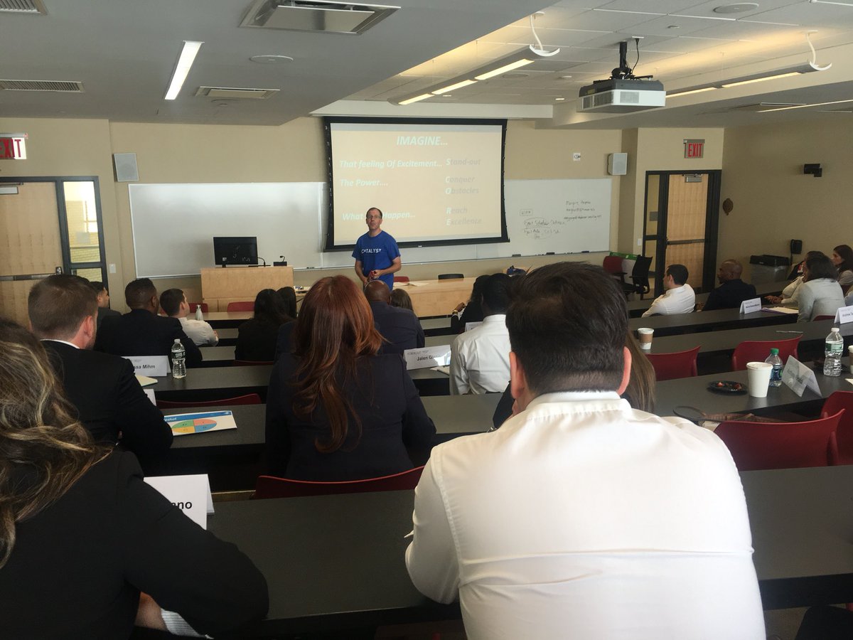 GabelliGradBiz's tweet photo. @FordhamGSB @GabelliGradBiz #ProfMBA students learn #PersonalBranding with Rich Keller #CareerVision with Vivian Garcia-Tunon and #BestLinkedInPractices with Kenneth Cavanagh #MBA #GabeliAdvance https://t.co/v0fKYwQbYx