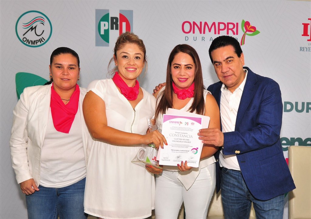 SugheyTorresR's tweet photo. El conocimiento es nuestro Poder! hoy concluimos con exito la #2daGeneracion @ENMPRII Dgo Mi Reconocimiento a todas las alumnas quienes además d todos los roles diarios que desempeñan se dan el tiempo para Capacitarse #MujeresPRI #MasUnidasMasFuertes @alitomorenoc @caroviggiano https://t.co/jGP4KcpFTq