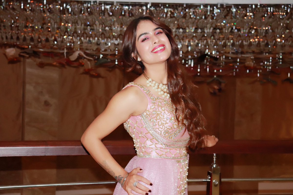 Nehhaamalik's tweet photo. Smile and Sparkle 💖💖💖💖
:
#indore #madhyapradesh #event #clubappearance #pink #pinkoutfit #pinkgown #blingy #princess #merakibynikkis #partydress #modelsnight #clubevents #eventtime #afterhoursclubandlounge #luxurylifestyle #sakhiyaangirl #NehaMalik https://t.co/t3Iyc5RIXp