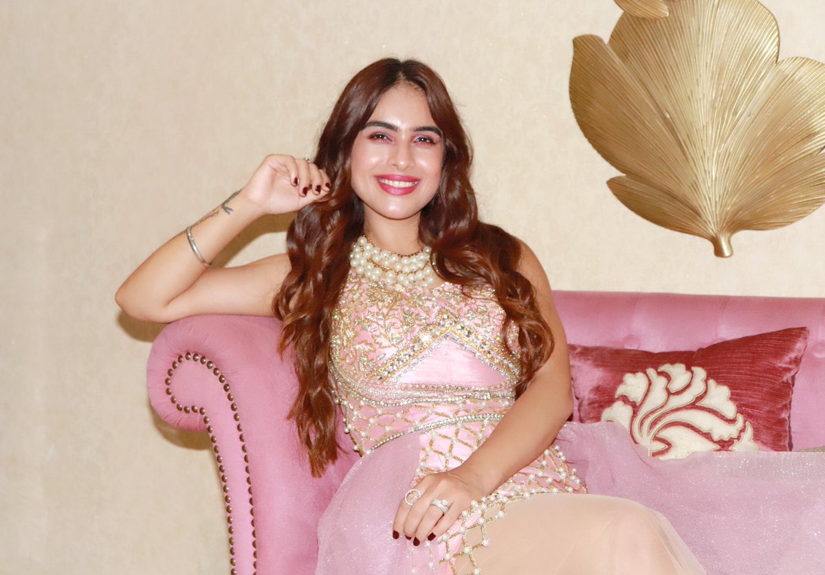 Nehhaamalik's tweet photo. Smile and Sparkle 💖💖💖💖
:
#indore #madhyapradesh #event #clubappearance #pink #pinkoutfit #pinkgown #blingy #princess #merakibynikkis #partydress #modelsnight #clubevents #eventtime #afterhoursclubandlounge #luxurylifestyle #sakhiyaangirl #NehaMalik https://t.co/t3Iyc5RIXp