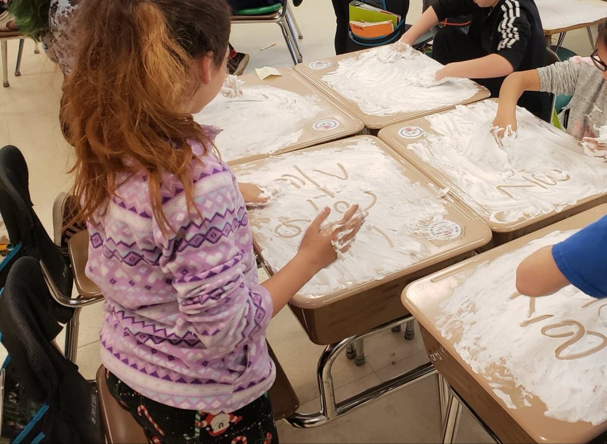 AlexKnabe1's tweet photo. @support_a_teach Helping a 5th grade classroom!

https://t.co/Z9A5tvqvUU https://t.co/IDQOv70VcZ