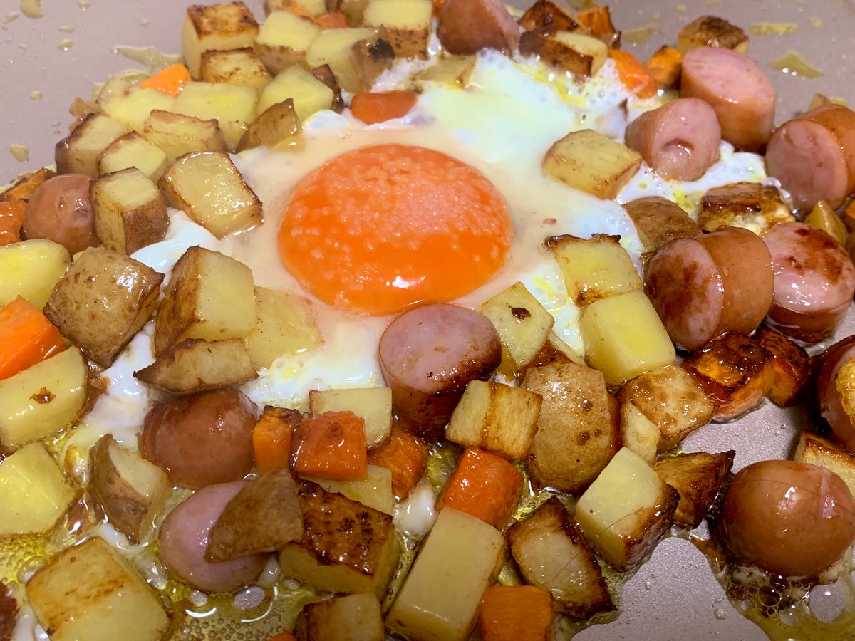 海石榴尽 On Twitter これは美味しく出来たピッティパンナ つばめグリルの 牛肉とポテトの北欧風 大好きだから参考にして作ったやつ 北欧風って元の名前なに って思ってたけど手持ちの本にフィッティパンナでそっくりのやつあったわ つばめグリルのは卵黄だけだ