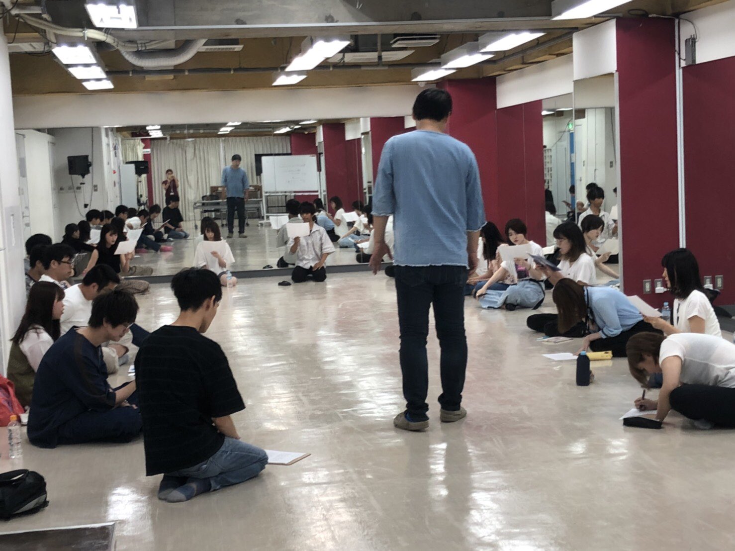 総合学園ヒューマンアカデミー新宿校 夜間週末コース プレレッスン 19年10月から勉強する方だけの特別授業 今回はナレーションです 参加人数は名越えで出席率が高いのはやる気の表れですね 次回は9月14日演技 ヒューマン