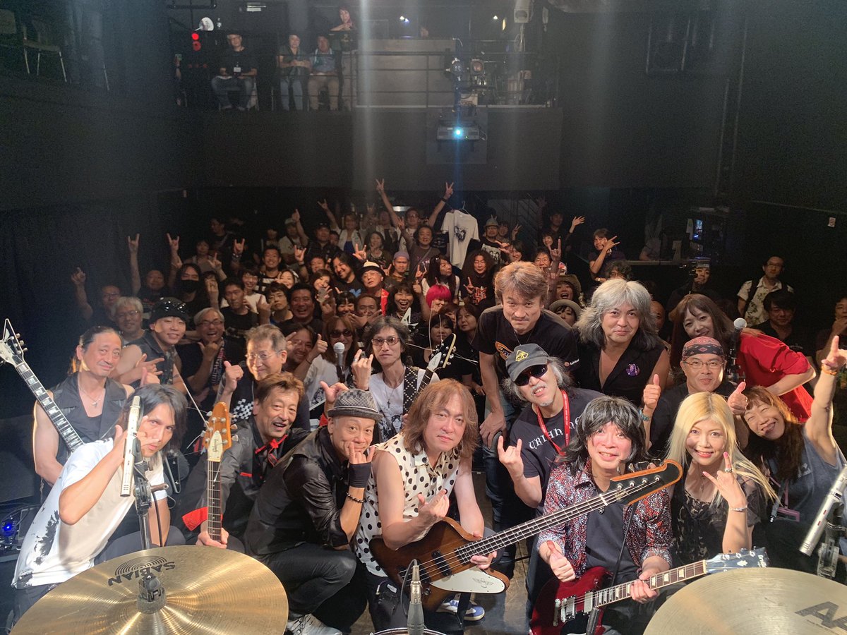 Flying God伝説第11章
盛大に終了！
熱い夏フェスも終わった！
素晴らしい僚友バンド、アーティストの仲間達やファンに囲まれて楽しかった！
皆んなありがとー！