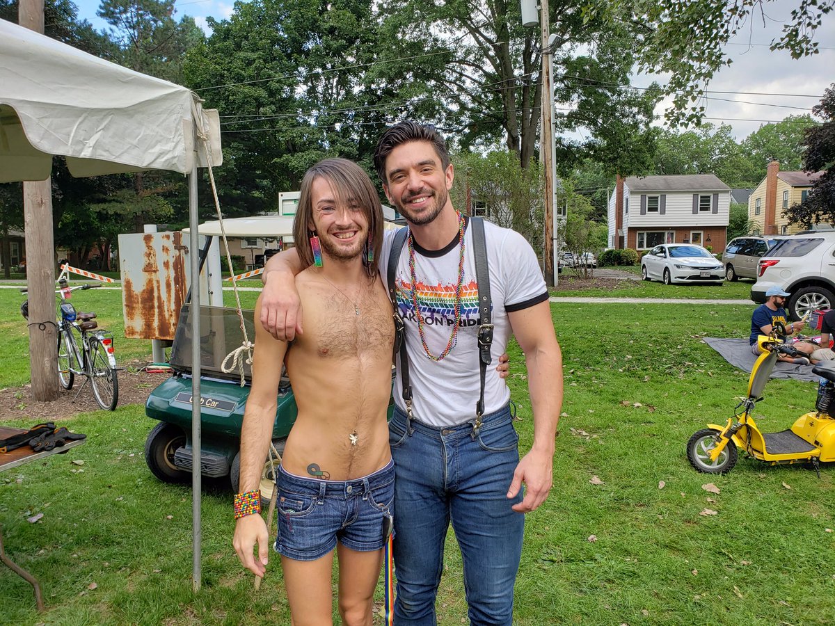 Got to meet @SteveGrandMusic today at #AkronPride 😍😍😘 marry me please!?