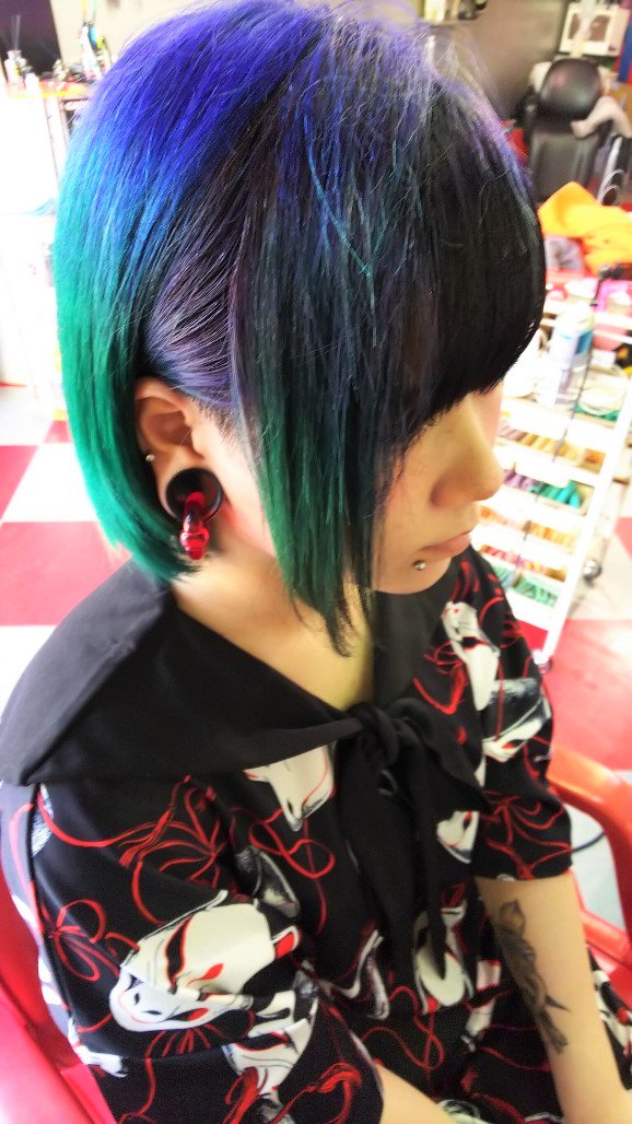 ｂｏｕｚｕ ｍｉｃｒｕｓ Sur Twitter ハデ髪カラー3連発ーっ 毎月来て頂いているhちゃん 青 緑 黒 初来店mさん ロングウルフ インナーレッド 初来店メンズhさん ブルーブラック インナー紫 After 3 本八幡美容室 ボウズミクラス 個性可愛