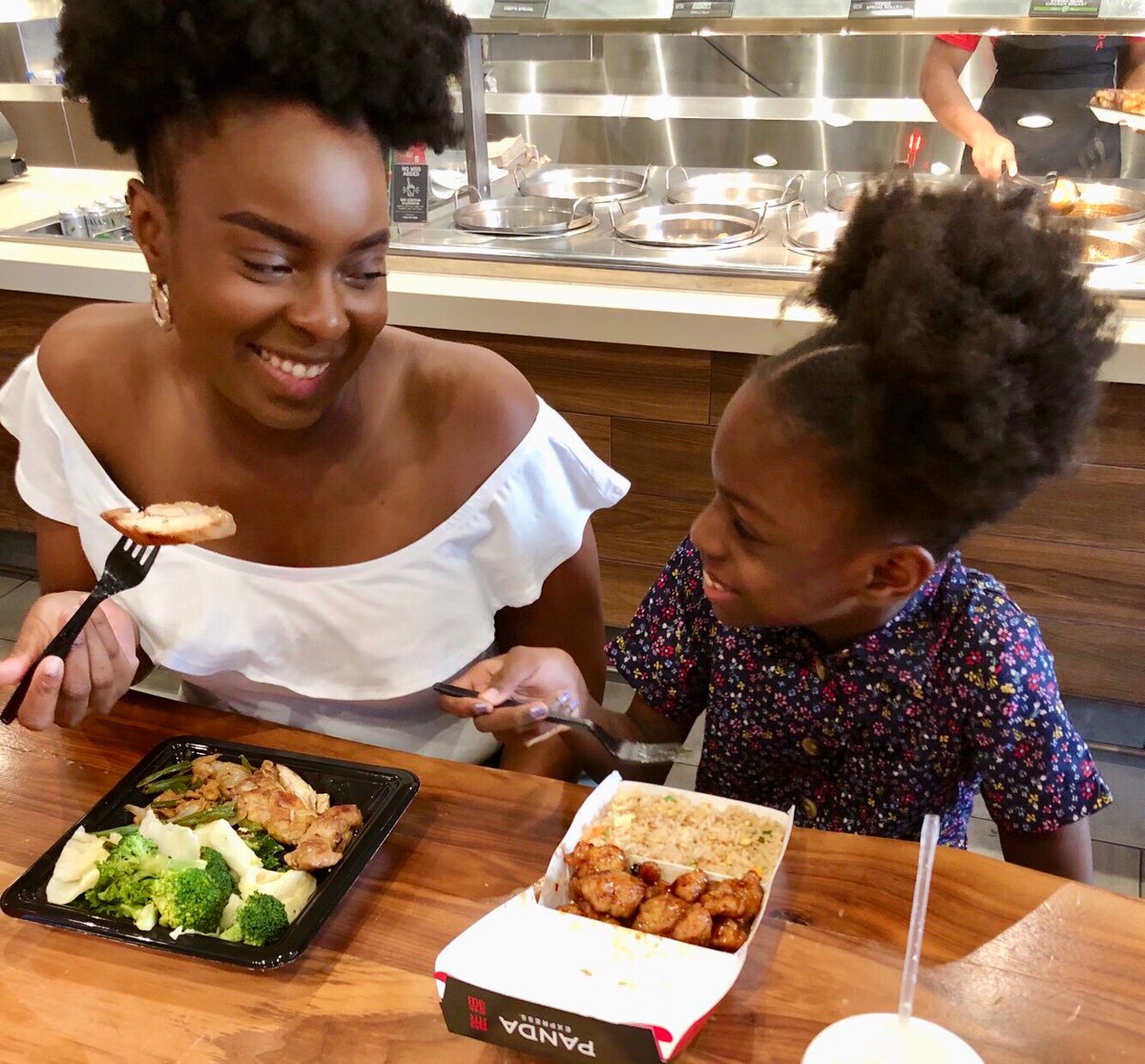 ItsWendyJB's tweet photo. #ad Did you know @PandaExpress is now in Brooklyn?! Check out my lastest blog post to see what I recommend trying for dinner. #pandaexpress #pandaexpresspartner #🐼🔥🍗 https://t.co/wTzY5ImhNk https://t.co/12rItLdmUR