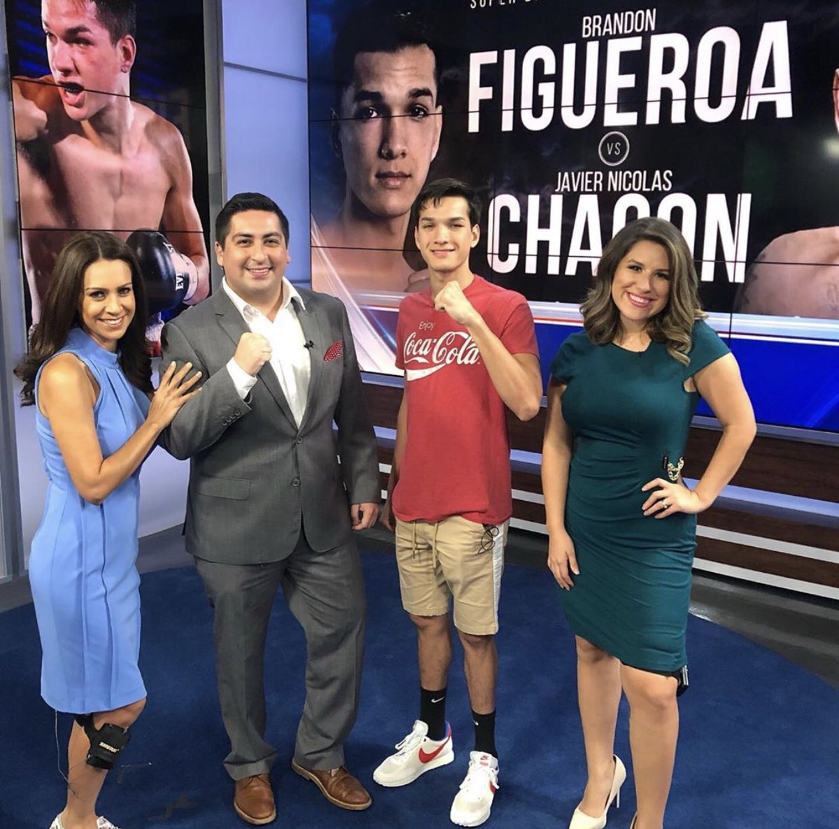 carlosrevelo__'s tweet photo. Ayer @BrandonLeeFig🥊 me dijo que despachaba a ‘chispita’ Chacón🇦🇷 en 3 asaltos, lo hizo en 4 y retiene el título interino súper gallo #Weslaco Felicidades💪 Podría ser su última pelea del año así que toca esperar quién será su próximo rival💔🤔 #RGVBoxing https://t.co/B1qC2M6okT