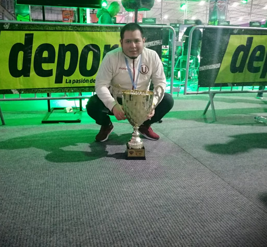 ProEvolutionG's tweet photo. 🏆🏆🏆
@Jhonal21J  jugador de @Universitario eSports, se lleva el JuegaPES en modo individual, ganándole al Brasilero Juninho Aguiar del @CCDMunicipal por un marcador de 4 a 0.
Este es el único titulo que Jhona no tenía a nivel Nacional.
@robbyearon
@officialpes
#juegaPES https://t.co/wPigxLSVTr