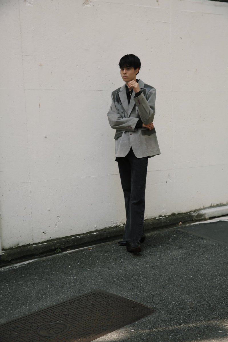 sullentokyo's tweet photo. ONLINE UPDATED

outer: WESTERN LEATHER TAILORED JACKET
inner: ZIP- UP SHIRT BLOUSON
pants: FLARE DENIM PANTS

#sullentokyo https://t.co/BGeAsZsAD1