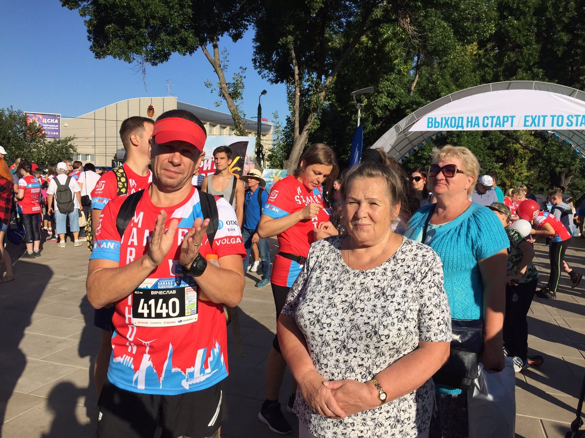 Участников забега поприветствовали Глава Самары <a href="/E_Lapushkina/">Елена Лапушкина</a>,  председатель <a href="/Duma_Samara/">Дума г.о. Самара</a> Алексей Дёгтев, директор марафона Антон Сирота. <a href="/E_Lapushkina/">Елена Лапушкина</a> :«Желаю всем удачи, хорошего настроения и удовольствия от этого замечательно мероприятия на нашей волжской набережной» 🏃‍♀️ 🏃‍♂️ 🥇