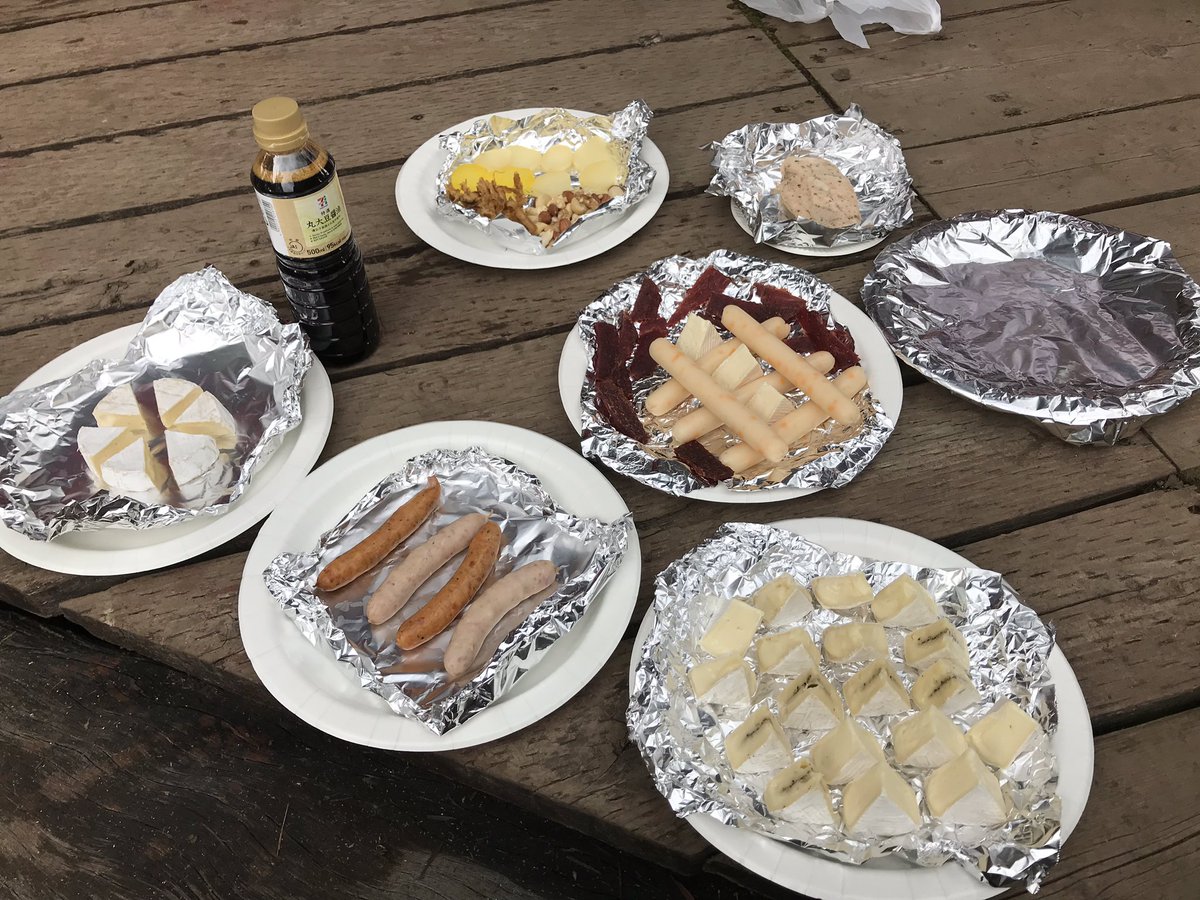 loghouse_lograf's tweet photo. サウナワークショップ第二弾2日目、スモークサウナに人が入れる環境になるまで食材を投入して燻製実験しました!
・
#loghouse #loghome #lograf #ログハウス #森に住もう部 #ログラフ #diy #セルフビルド #オールドログ #oldlog #sauna #thesauna #ととのう #smokesauna #湧き水 #掛け流し #水風呂 https://t.co/rI5cxQNrGh