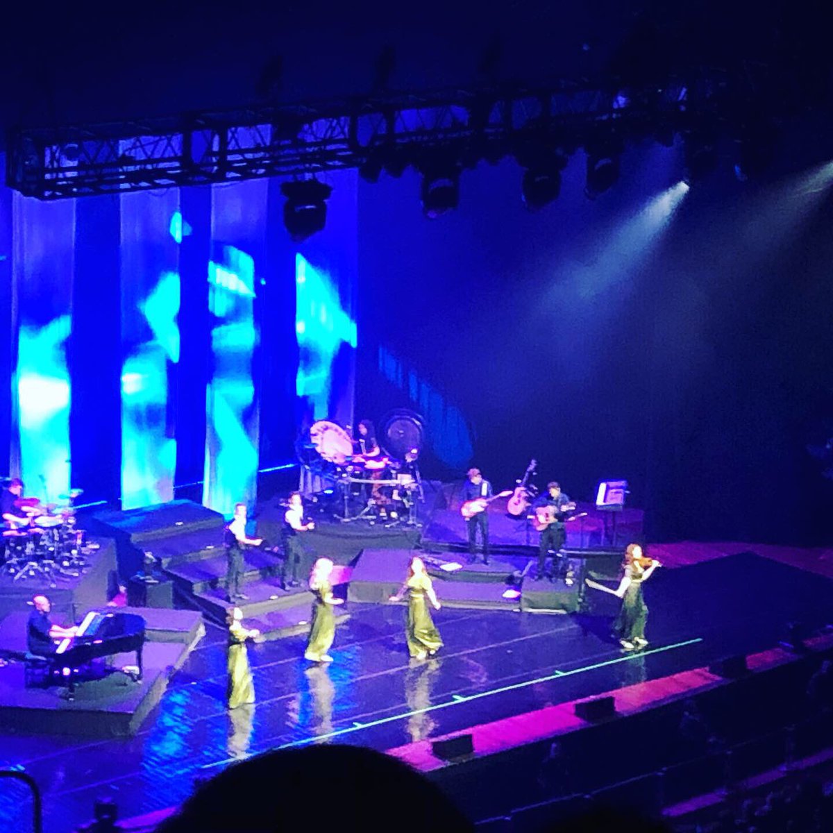 Armando_Ribeiro's tweet photo. Uma noite mágica...🧚🏻♀️ com Celtic Woman em Ancient Land 🧝♀️🎻
@Celtic_Woman 🍀
@MaireadCarlin 🍀 @EabhaForum🍀
@tara_mcneill 🍀
@meganwalshcw🍀
#celticwoman #ancientland #credicardhall #ancientlandtour https://t.co/gxqaObc3p5