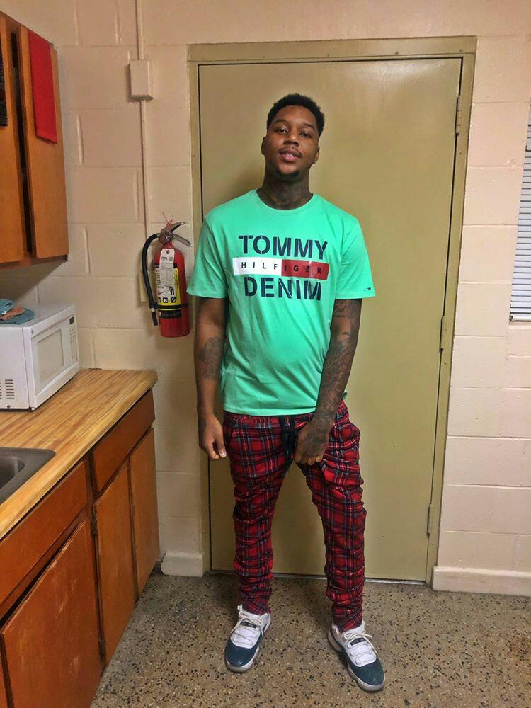 Fso1k's tweet photo. Tommy on Me Ian Talking Hilfiger Every since i was a jit i been pulling Triggers😎🎸 https://t.co/yqzRELhqsZ