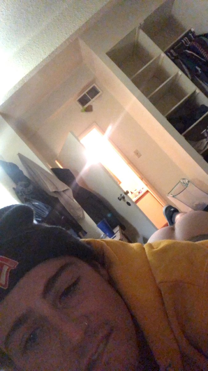 hellabombtop's tweet photo. hi I got my account back 🙃 just case I ever get hacked again, here’s the ONLY nude I’ve ever taken! can’t threaten me with it now 🤠🖕🏼 get a life https://t.co/3s09OQcIQs
