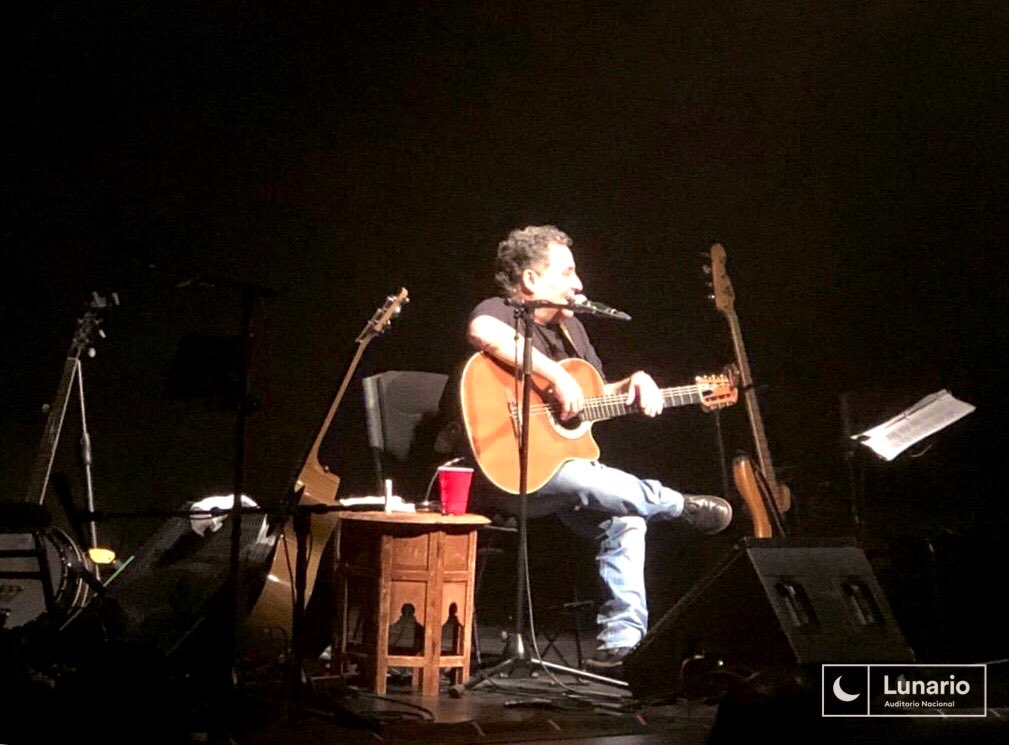 .<a href="/DelgadilloFer/">Fernando Delgadillo</a> celebra entre amigos 20 años del disco “Febrero 13”. Uno de ellos es <a href="/AlejandroFilio/">Alejandro Filio</a> que se echa un al palomazo.