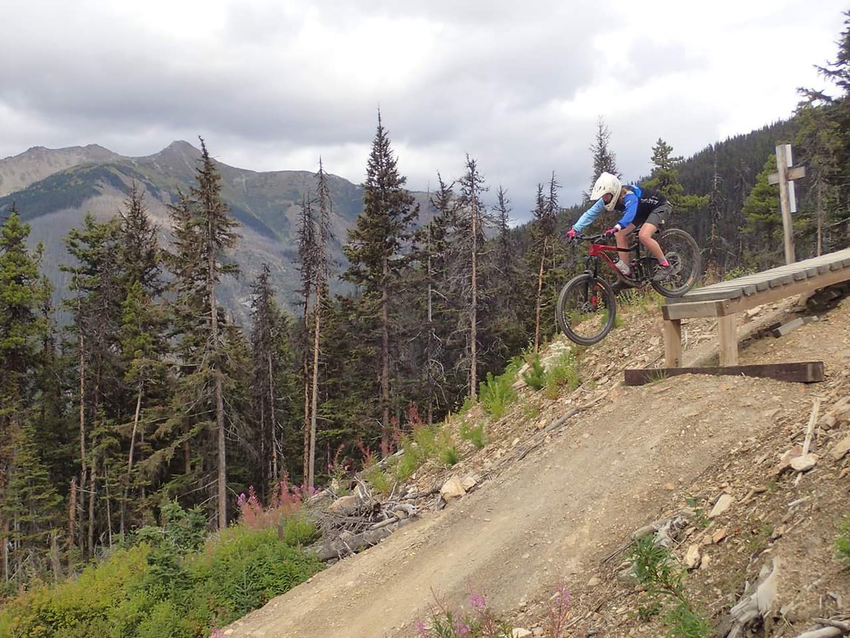 activebalancebc's tweet photo. Valemount is so fun!!  #evolvebikes. #livforward.  Jenna and I having a blast. https://t.co/YT55mSK7aD