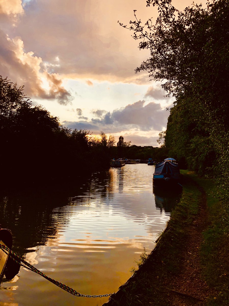 scenesfromMK's tweet photo. #mksunset #grandunioncanal #lovemk https://t.co/1kGtQHxT1a