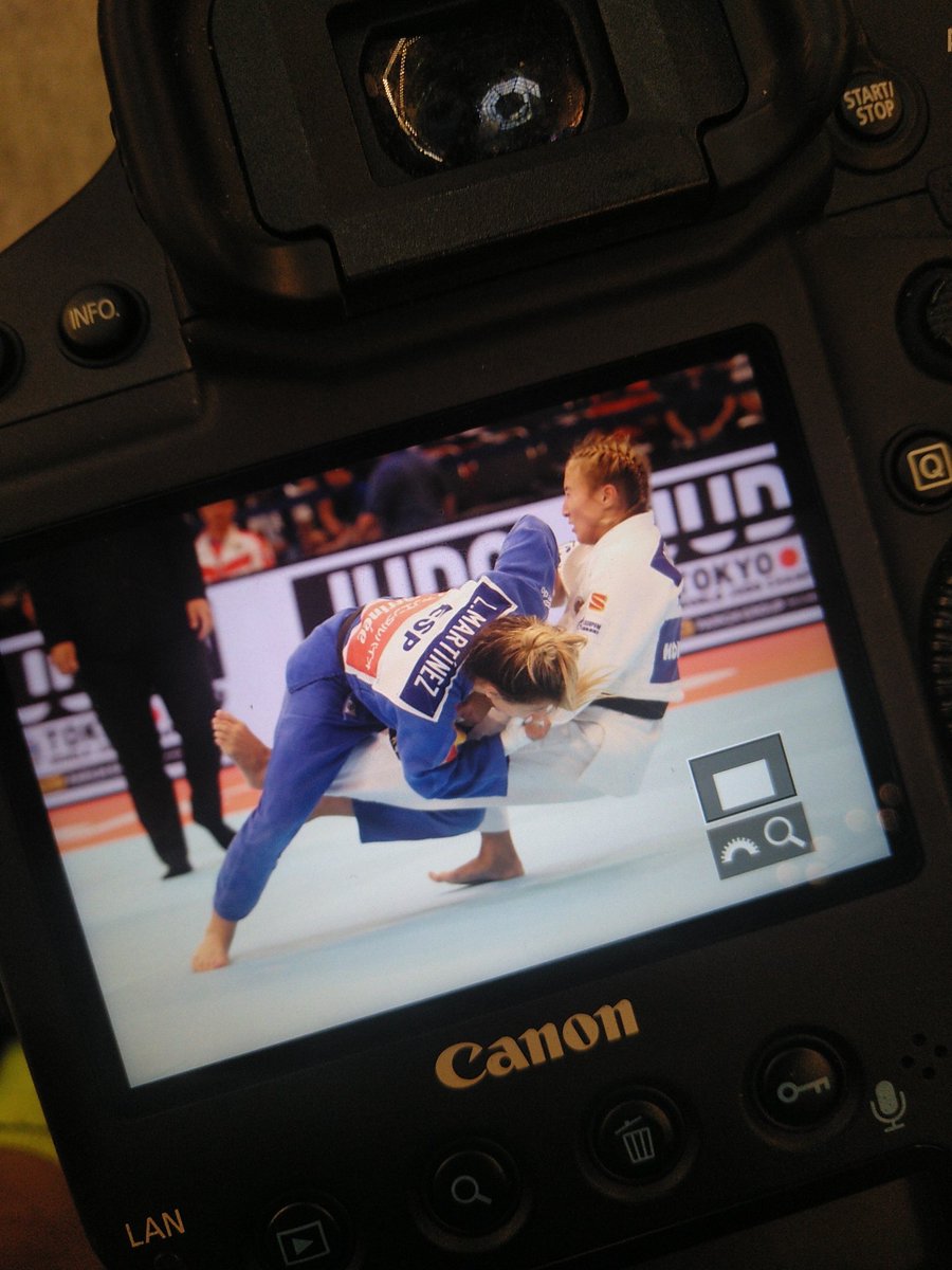 Y como no hay dos sin tres, @Laurita_Judo gana su 3er combate en los #JudoWorlds2019 de Tokyo y ya está en 1/4 de final! Vamos!
#somojudoespaña #judoespaña
<a href="/COE_es/">Comité Olímpico Español</a> <a href="/deportegob/">CSD</a> <a href="/rfejyda/">R.F.E.J.Y.D.A.</a> @EFEyDeporte <a href="/MarcaTMF/">MARCA Polideportivo</a>