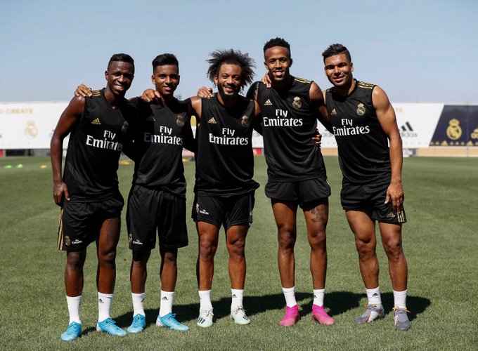 poc_rm's tweet photo. 🇧🇷 CRAQUES!
⚡ Vinicius Jr
💨 Rodrygo Goes
🔥 Marcelo M12
⛔ Eder Militao
🛡 Casemiro
#RMCity | #HalaMadrid https://t.co/HXGrcoEO7r