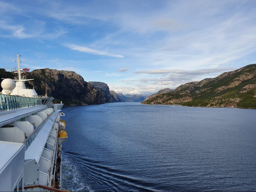 vickib745's tweet photo. Having a ball on my #freducational. I can't believe I'm here cruising the Norwegian Fjords. The scenery is breathtaking!!!! I'm one lucky girl ❤ @FOCLSalesTeam @the_cruise_club @TTNG_Manisha https://t.co/Xq64yZVHkK