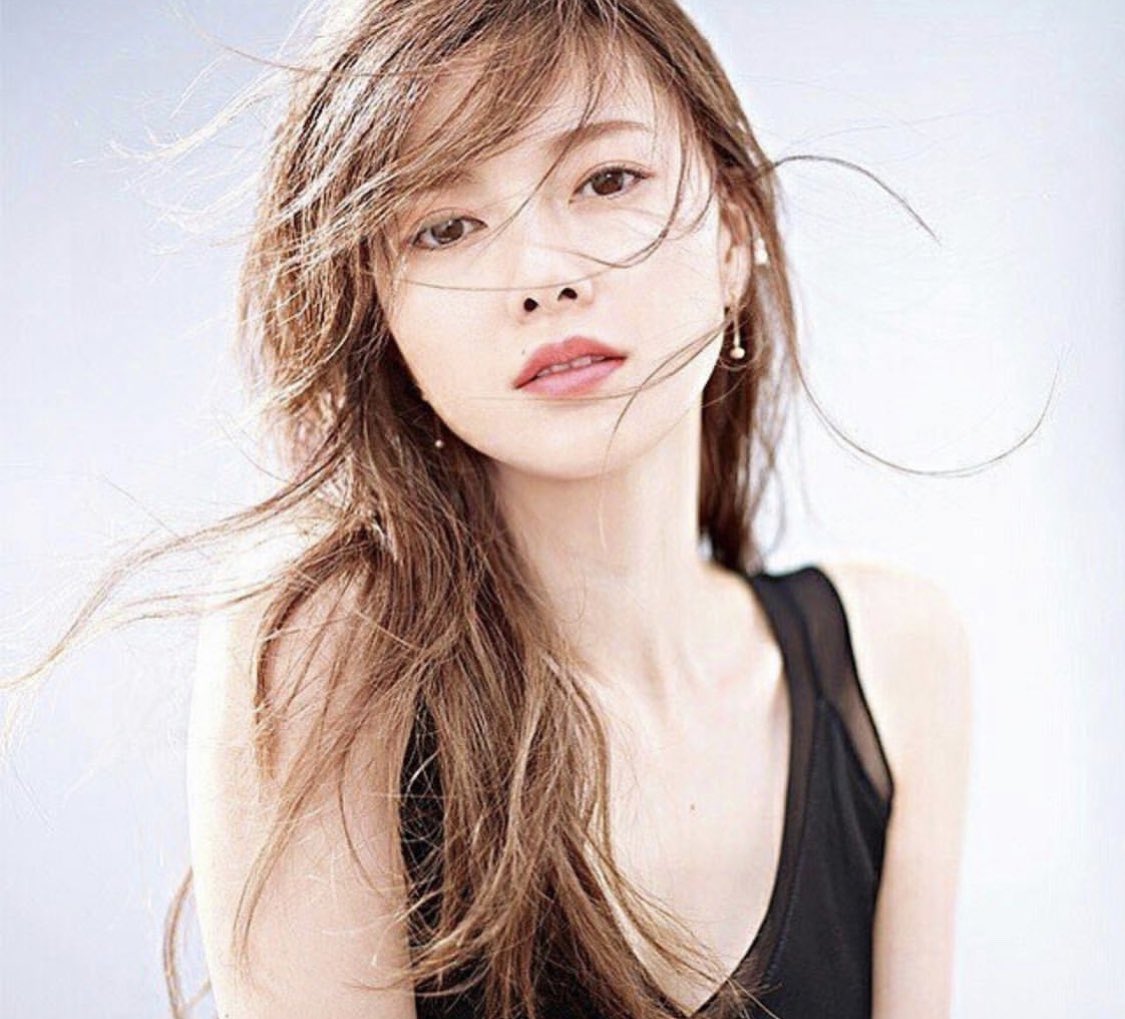 じゅんちゃん 先日 白石麻衣が27歳 の誕生日を迎えたが 祝福コメントの他に アラサーのババアなの衝撃 など戸惑う声も なにこれ まいやんの年齢と美貌でババア扱いなら世の中大半おばさんだわ T Co 9eckw6m0ls T Co Ozlavb6pt8