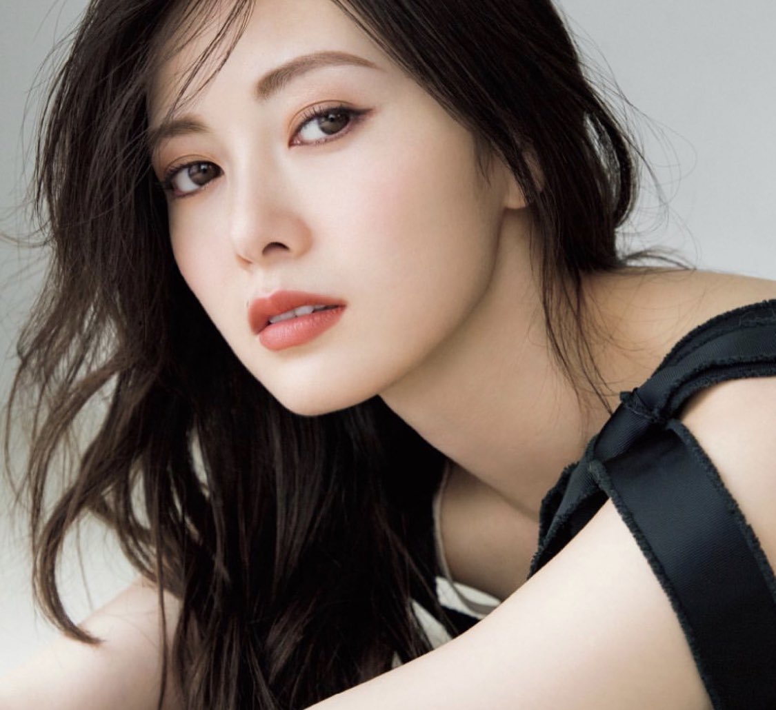 じゅんちゃん 先日 白石麻衣が27歳 の誕生日を迎えたが 祝福コメントの他に アラサーのババアなの衝撃 など戸惑う声も なにこれ まいやんの年齢と美貌でババア扱いなら世の中大半おばさんだわ T Co 9eckw6m0ls T Co Ozlavb6pt8