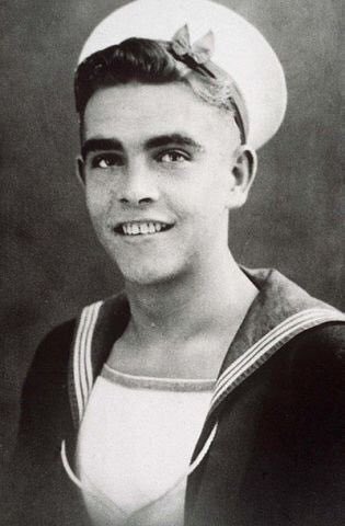 OnthisdayRN's tweet photo. #OnThisDay 1930 Sir Sean Connery was born. At 16 he joined @RoyalNavy but only served for 3 years due to an ulcer leading to a medical discharge. He would though go on to play the most famous fictional #Royalnavy officer, Commander  Bond, James Bond. #bond https://t.co/Ye8Tlrwhl0